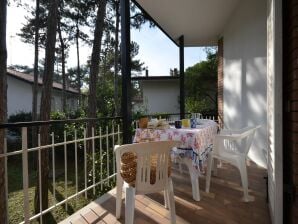 Holiday park Apartment in Lignano near restaurants - Lignano Sabbiadoro - image1