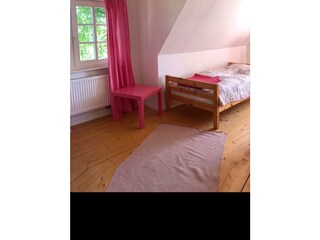 Schlafzimmer mit 2 Einzelbetten im OG