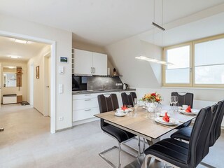 Essbereich mit Blick in den Flur - Innenbild