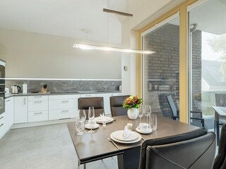 Essbereich mit EBK - Innenbild