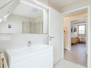 Bad und Blick in das SZ - Innenbild