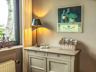 Große Küche mit toller Einrichtung im maritimen-englischen-Stil