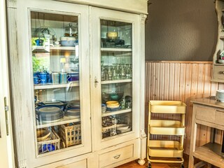 Große Küche mit toller Einrichtung im maritimen-englischen-Stil