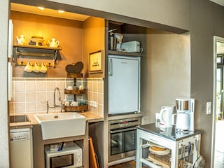 Große Küche mit toller Einrichtung im maritimen-englischen-Stil