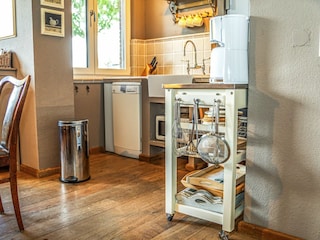 Große Küche mit toller Einrichtung im maritimen-englischen-Stil