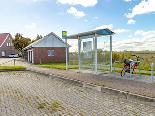 Bushaltestelle direkt vor dem Apartmenthaus