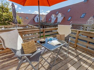 Sonniger Balkon im windgeschützen Innenhof