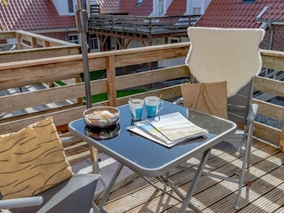 Sonniger Balkon im windgeschützen Innenhof