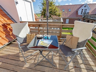 Sonniger Balkon im windgeschützen Innenhof