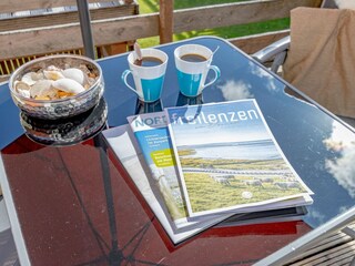 Sonniger Balkon im windgeschützen Innenhof