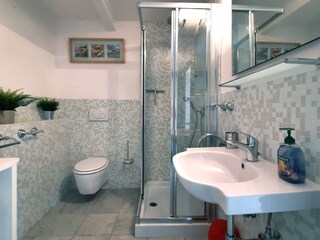 Bathroom with dryer and washing machine