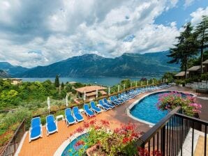 Ferienpark Wohnung in Limone mit Balkon oder Terrasse - Limone sul Garda - image1