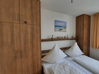 Schlafzimmer mit Doppelbett