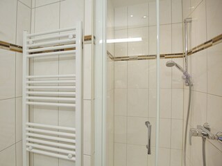 Badezimmer mit Dusche