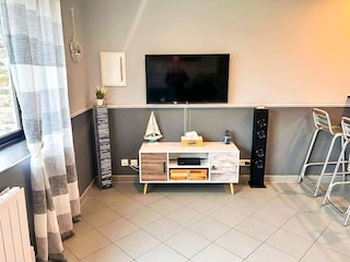 wohnzimmer mit Fernseher