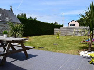 Enlcosed garden with sun terrace and swings