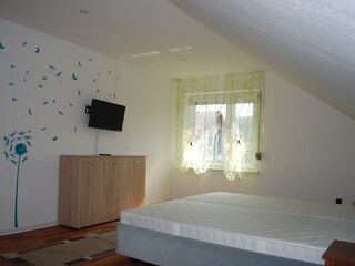 Schlafzimmer 1