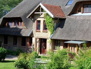 Ferienwohnung "1: Maisonette im reetgedeckten Landhaus am Meer" - Bastorf - image1