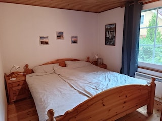 1. Schlafzimmer: mit Doppelbett im Erdgeschoss