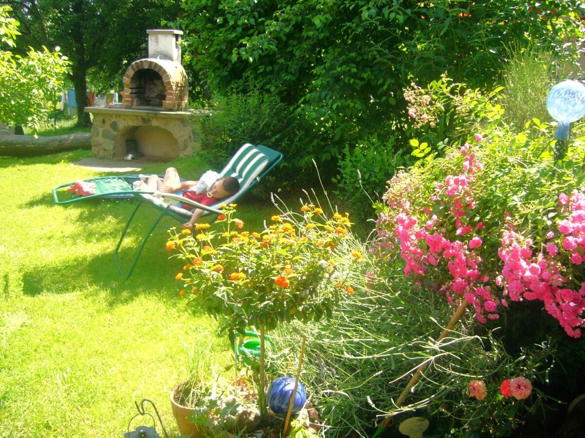 Relaxen im Garten Altes Gehöft