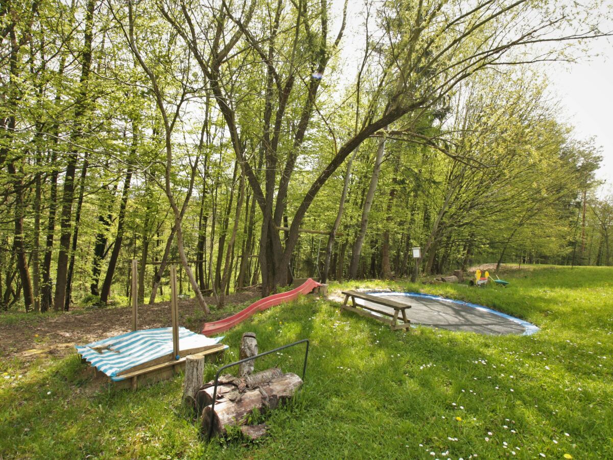 Kinderspielplatz am Waldesrand Altes Gehöft