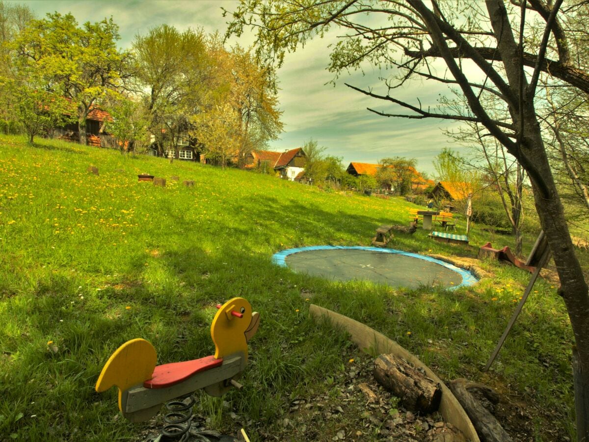 Kinderspielplatz am Waldesrand