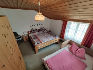 Schlafzimmer mit Schlafcouch