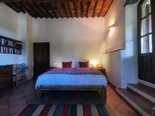 Schlafzimmer 1 mit großem Doppelbett (180x200)