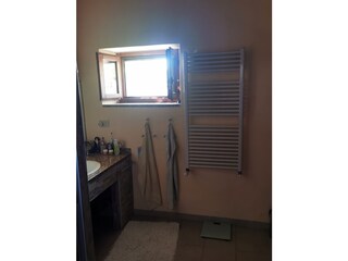 Badezimmer mit Fenster, 2020 komplett modernisiert