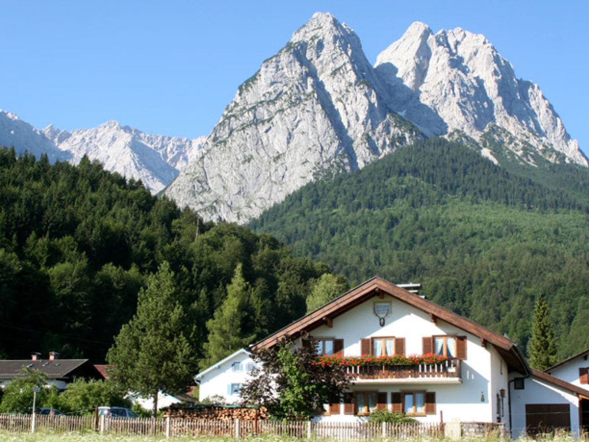 Ferienwohnung "Waxensteinblick" Haus Reindl