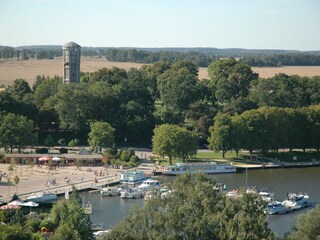Die Umgebung, im Hintergrund der Wasserturm