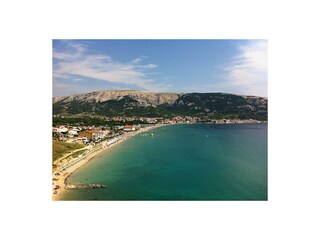 he main beach "Vela Plaža" is 1800 meters long.