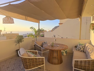 Terrace with Dining Lounge