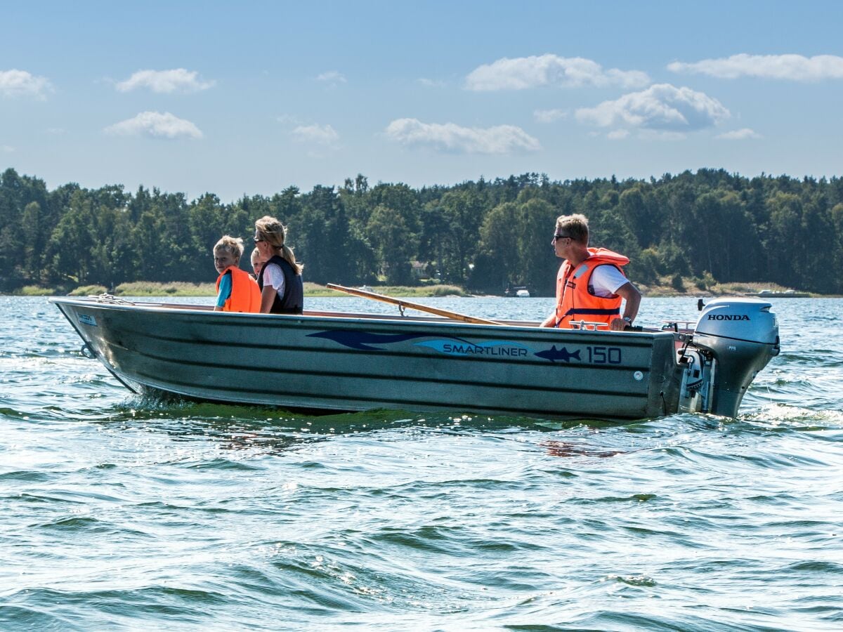 Erkunden Sie die Schären mit einem (Miet-)Boot.