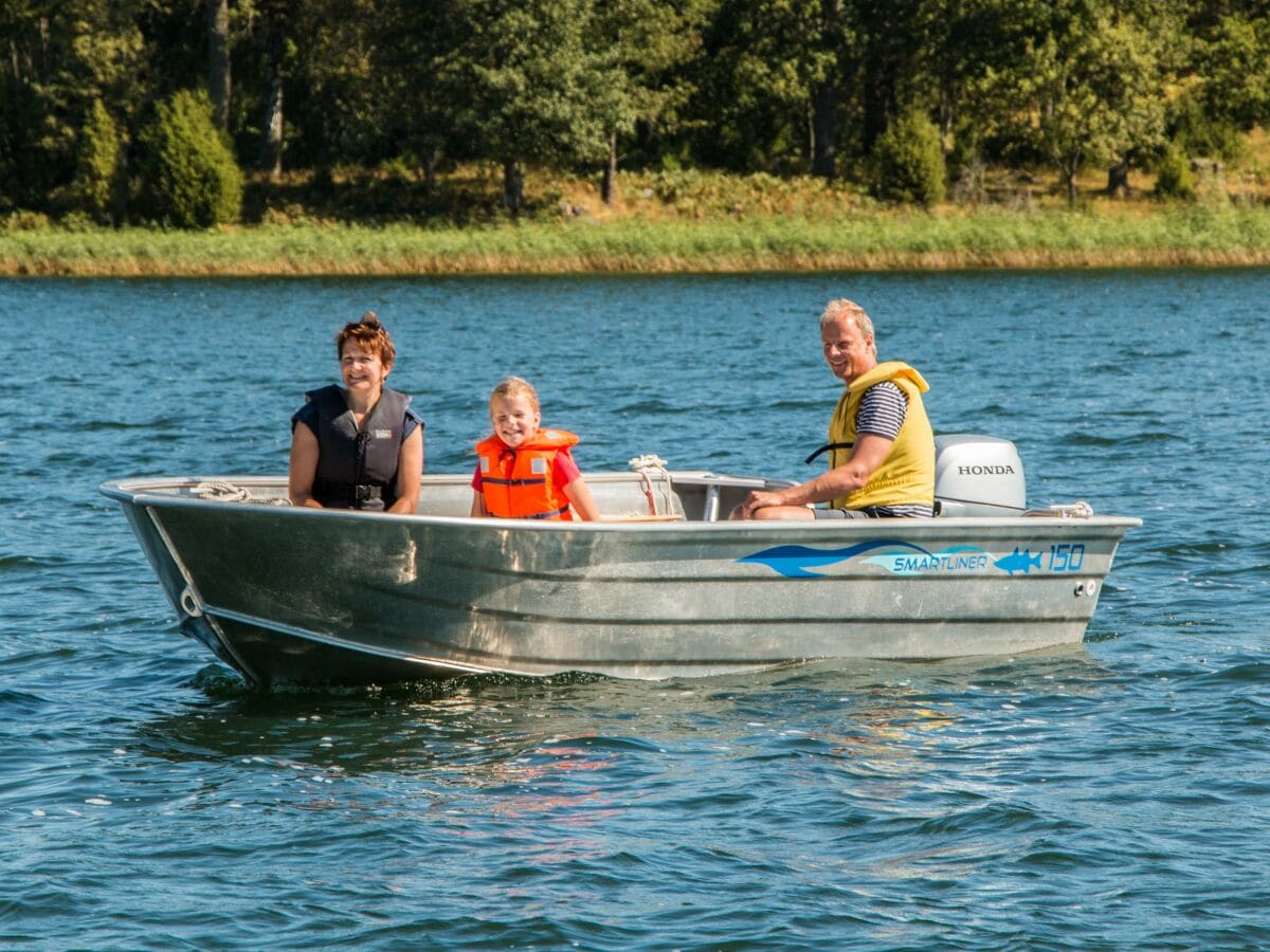 Erkunden Sie die Schären mit einem (Miet-)Boot.