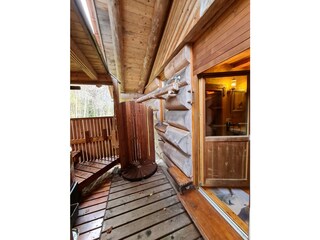 Wellness Bereich mit Aussendusche