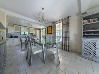 Villa Carpentras Features 24