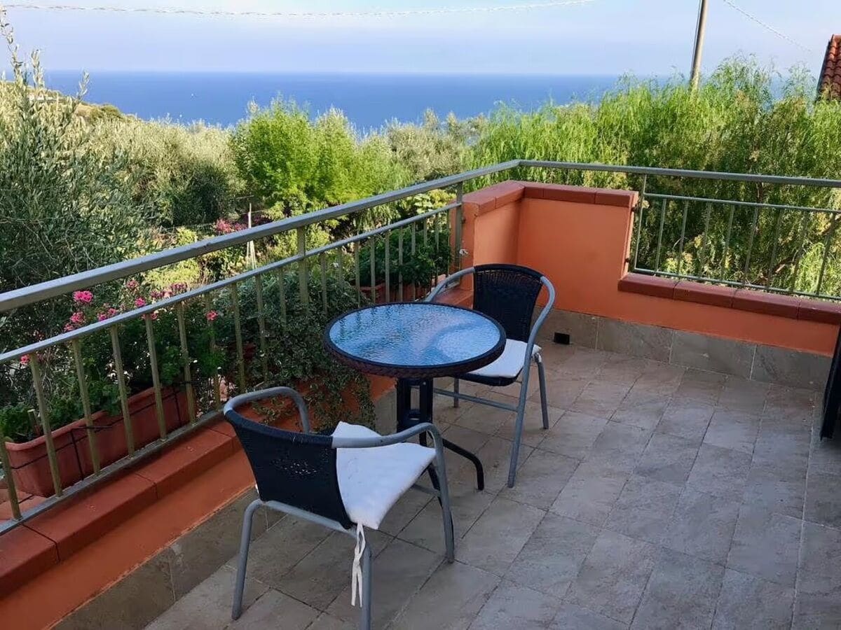 2. Terrasse mit Blick auf das Meer