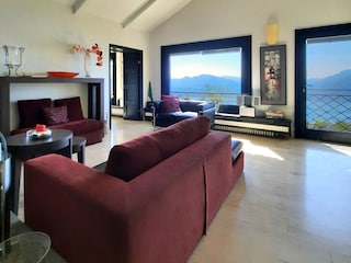 Wohnzimmer mit Kamin