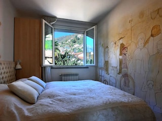 Schlafzimmer mit Doppelbett