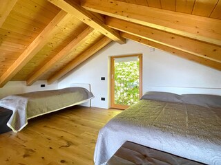 Mansarde mit TV-Ecke und Schlafbereich