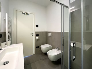 Badezimmer mit Dusche