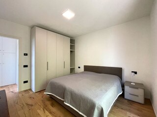 Schlafzimmer mit Doppelbett