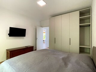 Schlafzimmer mit Doppelbett