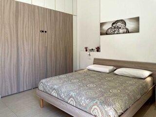 Schlafzimmer mit Doppelbett
