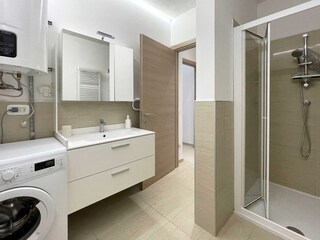 Badezimmer mit Dusche
