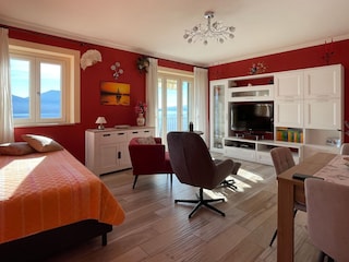 Wohnzimmer mit Balkon