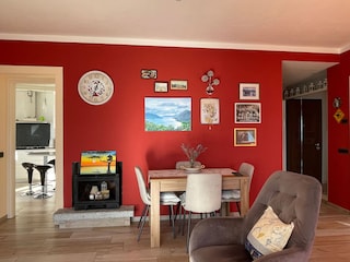 Wohnzimmer mit Balkon