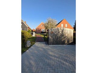 Parkfläche und Abstellschuppen für Fahrräder