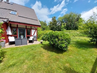 komplett, hundefreundlich eingezäunter Garten